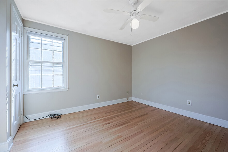 Building Photo - 11 Acadia St