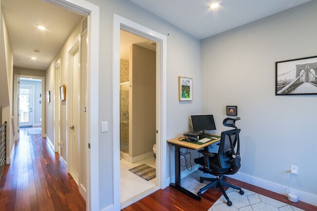 Building Photo - Two Bed Fishtown Townhouse