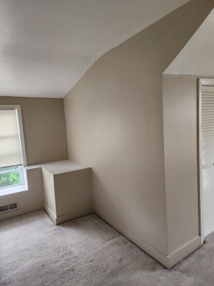 Building Photo - 5505 Beacon St