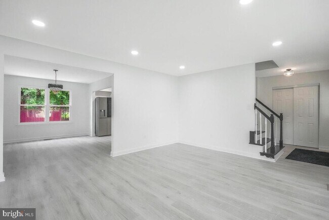 Building Photo - 6304 Juanita Ct