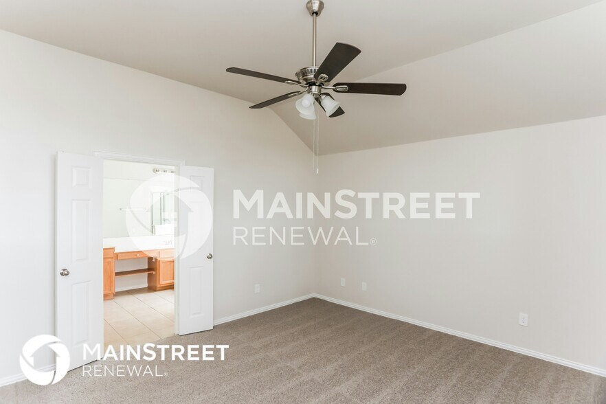 Building Photo - 700 Shady Meadow Ln