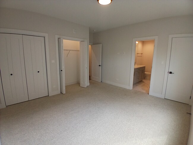 Building Photo - 4608 S Indiana Ave