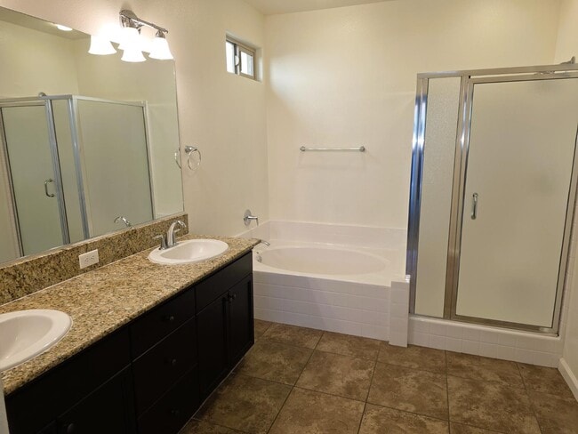 Building Photo - 3479 Sussex Ave