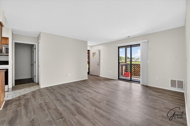Building Photo - $1295 2 bedroom ground floor condo