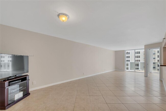 Building Photo - 2401 Collins Ave