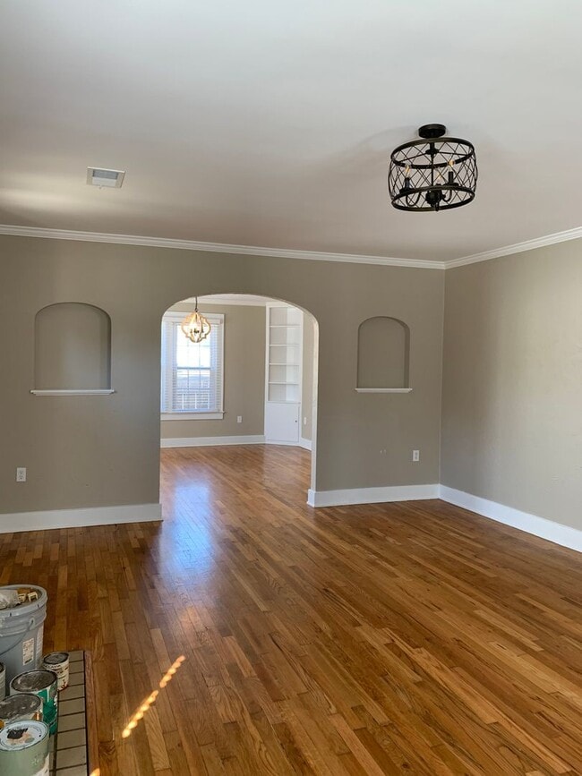 Building Photo - Downtown Jonesboro! 3 Bed 2 Bath