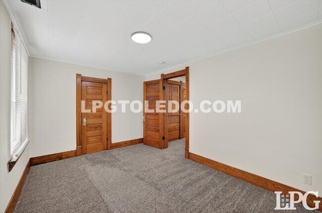 Building Photo - 4140 Caroline Ave