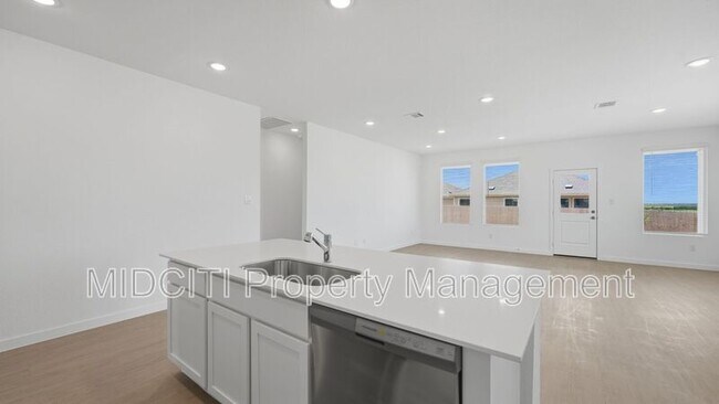 Building Photo - 1304 Apron Trl