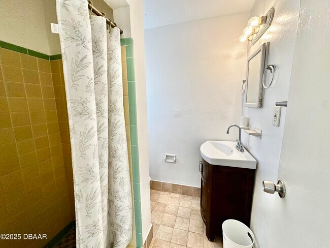 Building Photo - 3226 S Atlantic Ave