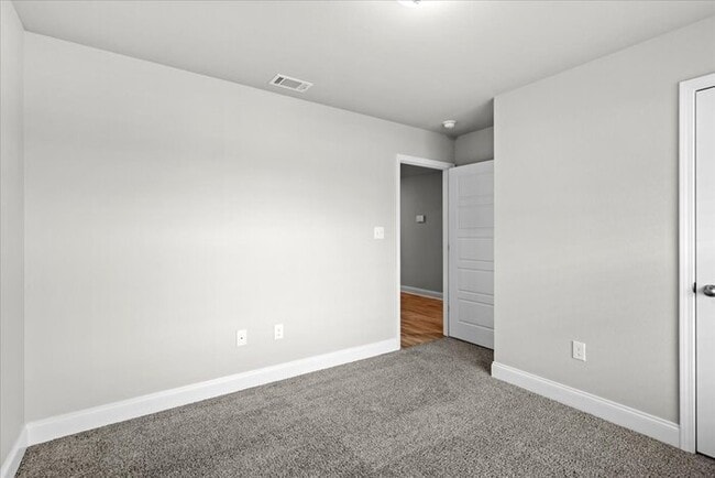 Building Photo - 18401 Elkwood Dr