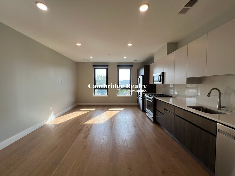 Building Photo - 18 Central St