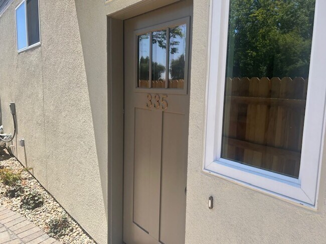 Building Photo - BRAND NEW! 3 bed 2.5 bath Right Next to UCD