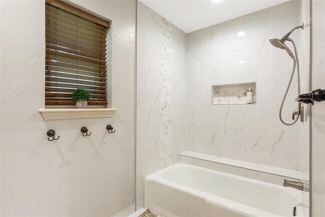 Building Photo - 354 Tealwood Dr
