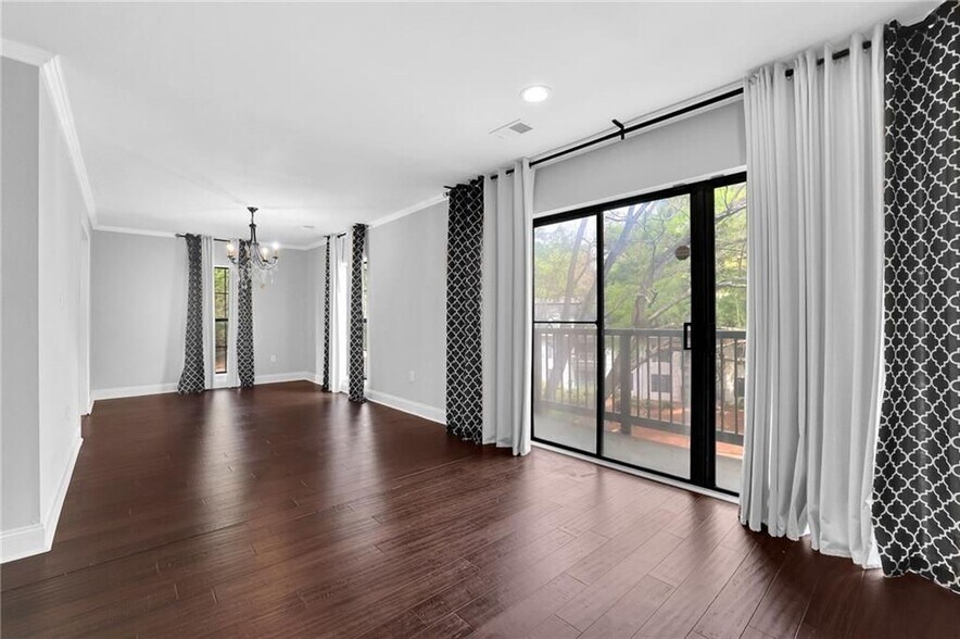 Building Photo - 1104 Pine Heights Dr NE