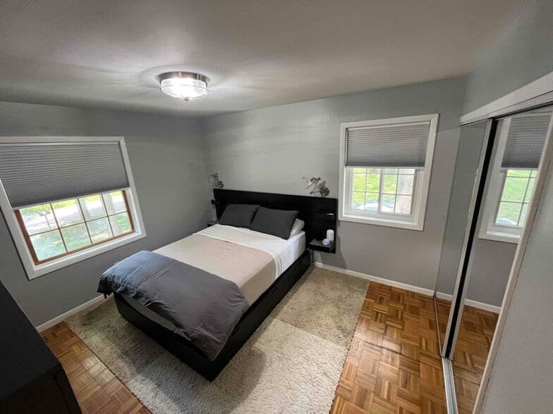 Building Photo - 3329 Maple Dr