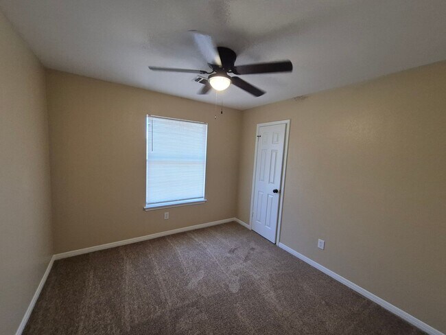 Building Photo - 5907 Deer Lake Dr