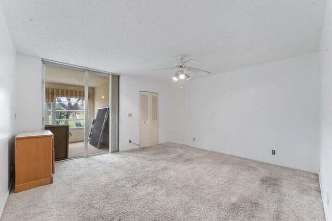 Building Photo - 370 NW 76th Ave