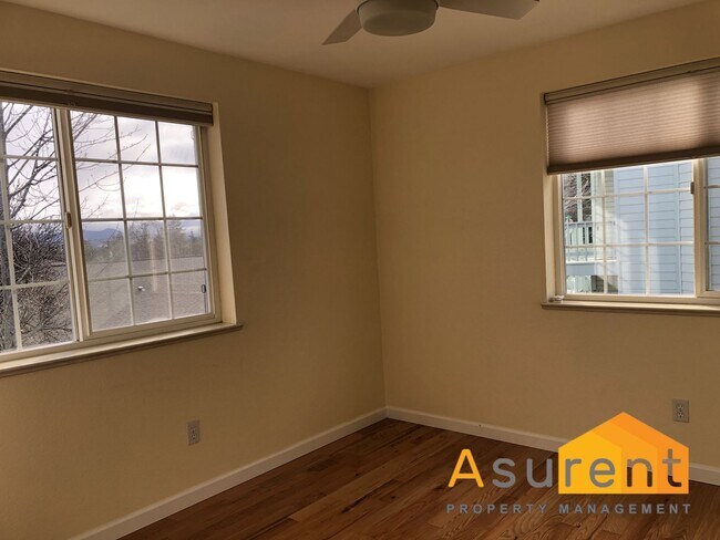 Building Photo - Stunning Home with Beautiful views of Ashland Available Soon!