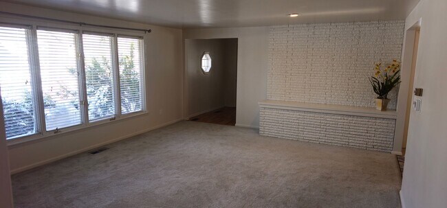 Building Photo - 3725 Chancellor Dr