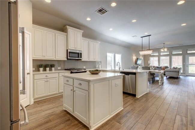 Building Photo - 18505 McKay Cove