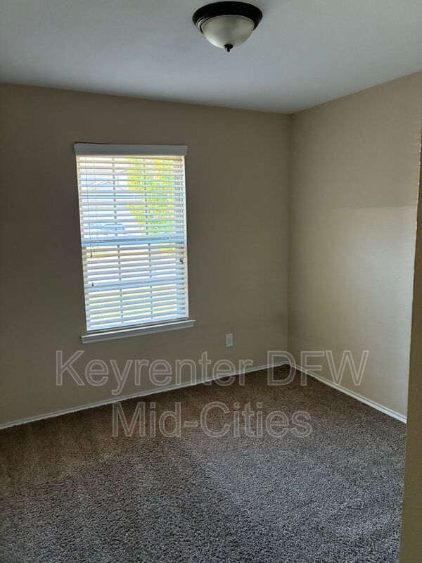 Building Photo - 1904 Meadow Crest Dr