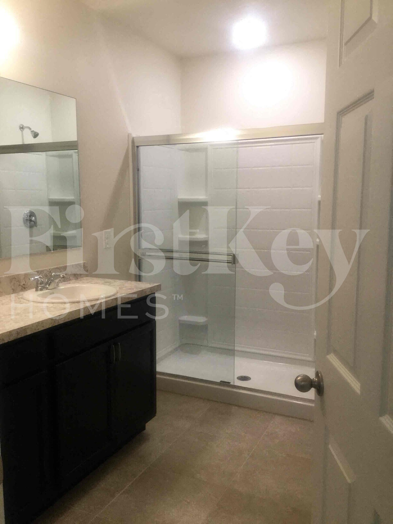 Building Photo - 407 SW Lakehurst Dr