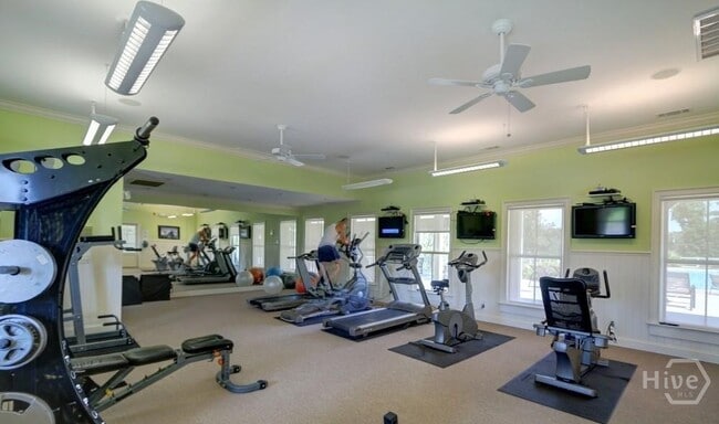 Building Photo - 60 Sunbury Dr