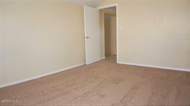 Building Photo - 3403 Pershing Dr