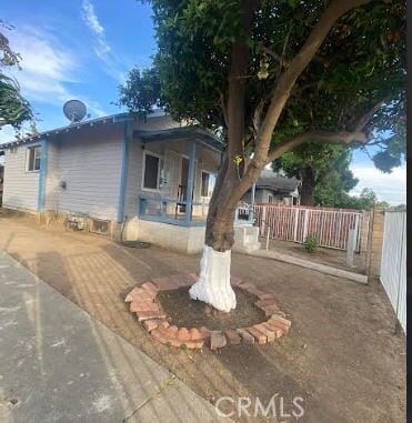 Building Photo - 7044 Pierce Ave