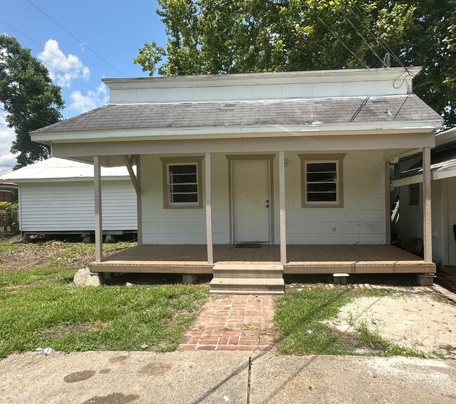 Primary Photo - Completely Renovated 2-bedroom home in Laf...