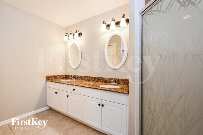 Building Photo - 1125 NE 33rd Ln