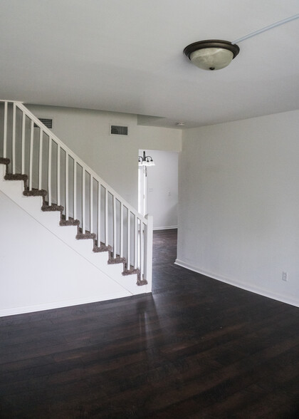 Building Photo - 200 glenrose ct