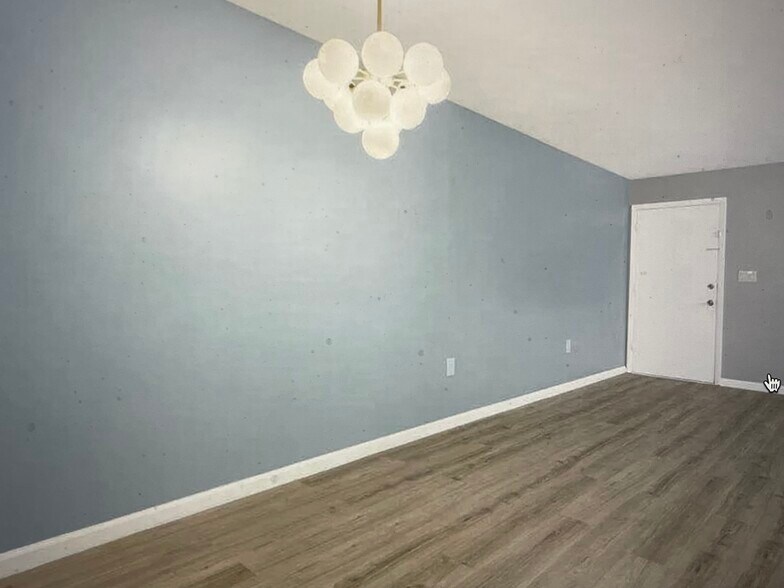 Building Photo - 1175 Carriage Cir