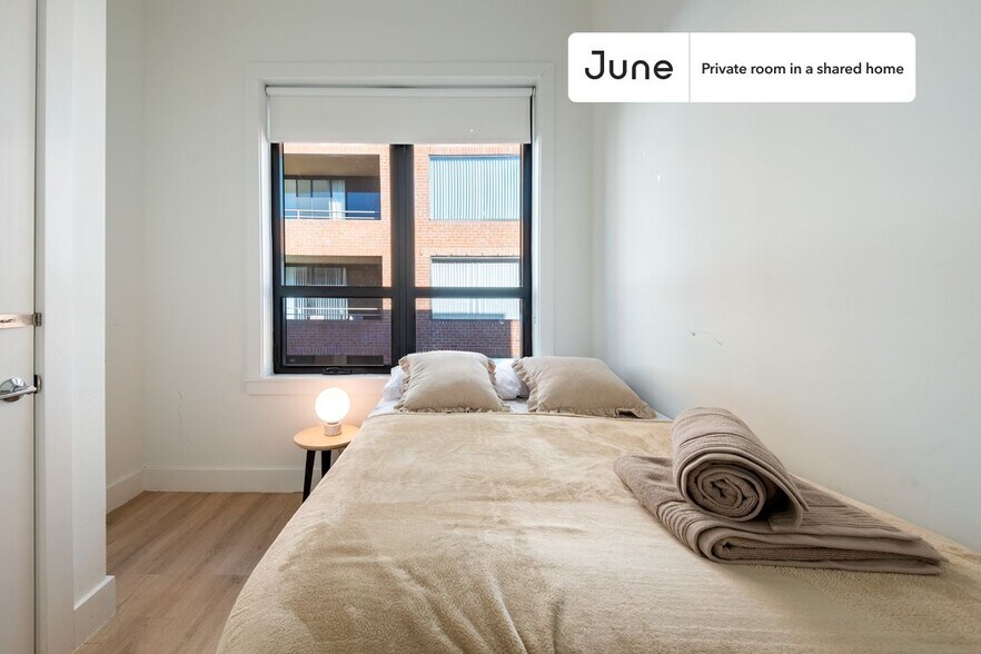 Building Photo - Room in Shared 4 bed/2 bath home in Dupont Circle