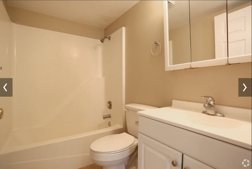 Building Photo - 3710 Santiago Dr