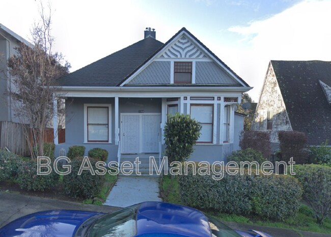 Building Photo - 709 York St