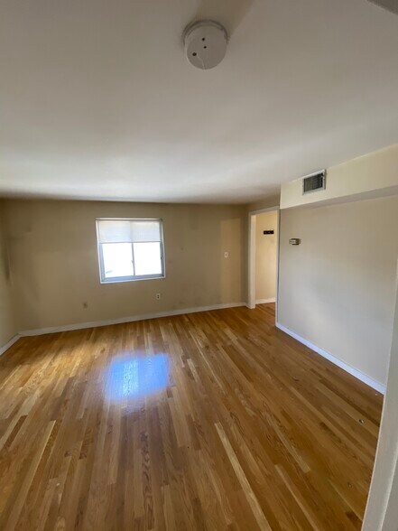 Building Photo - 382 Dorchester St