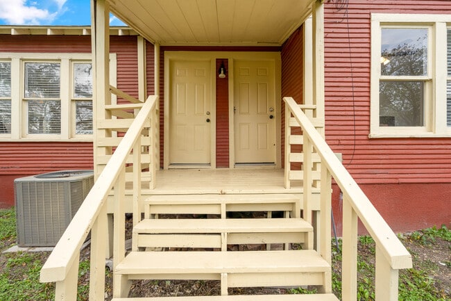 Back patio - 2511 Lipscomb St