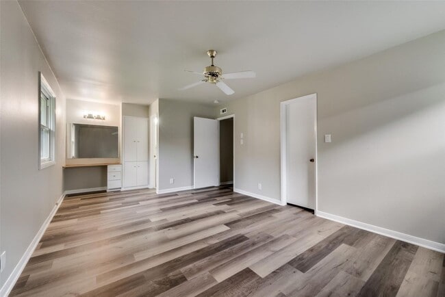 Building Photo - Fabulous modern house located in highly desirable Greenwood Hills