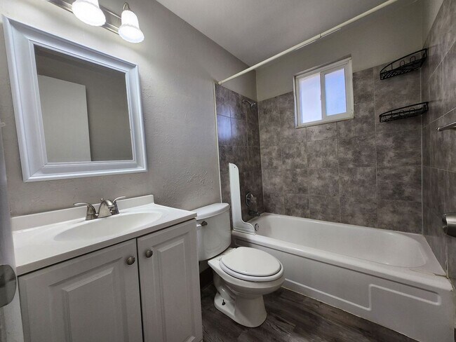 Building Photo - 1628 S Cascade Ave