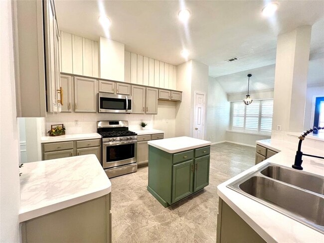 Building Photo - 5012 N Nelson Dr