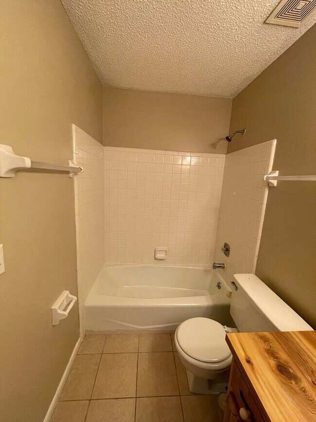 Building Photo - Townhome in Ormond Beach