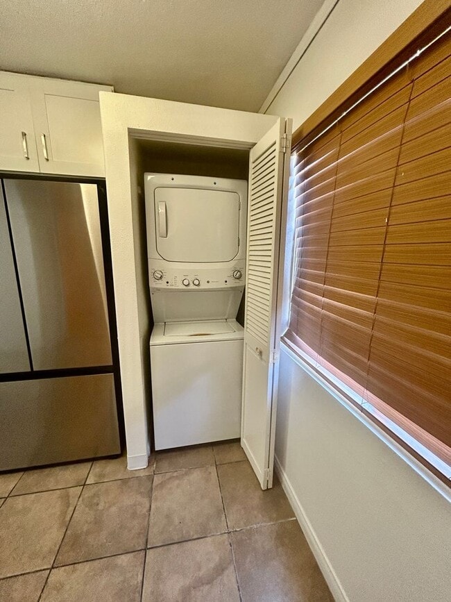 Building Photo - Available Now! Spacious 2BD/2BA Condo in Prime Del Cerro Location near SDSU!