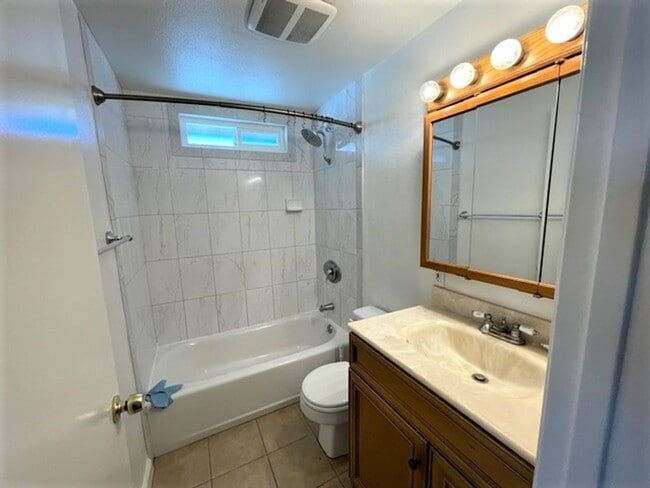 Building Photo - CYPRESS HOME  3BR 1.5BA WITH LARGE PATIO &...