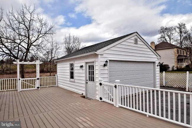 Building Photo - 2749 Woodland Ave