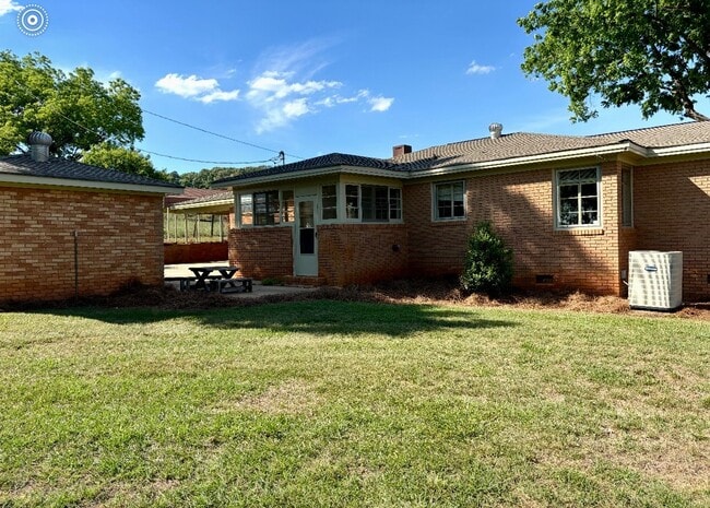 Building Photo - 721 Thomason Okelley Rd