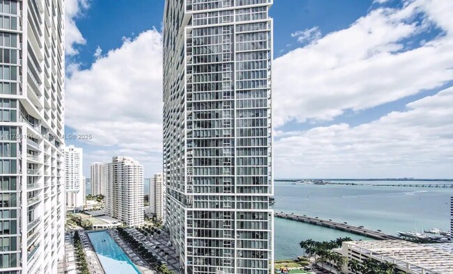 Building Photo - 485 Brickell Ave