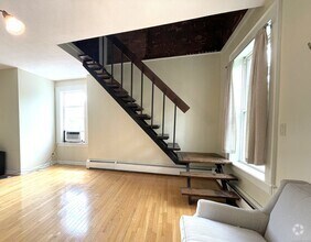 Building Photo - 352 Greene St