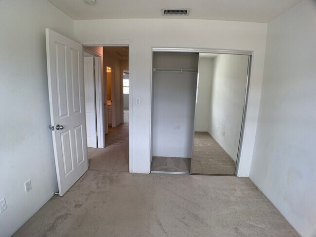 Building Photo - 3 bedrooms with A/C & 2 car garage in Ewa Beach (Spinnaker Place Townhome)! First showing is 12/1...