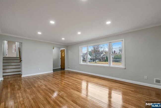 Building Photo - 164 Jeffer Ct